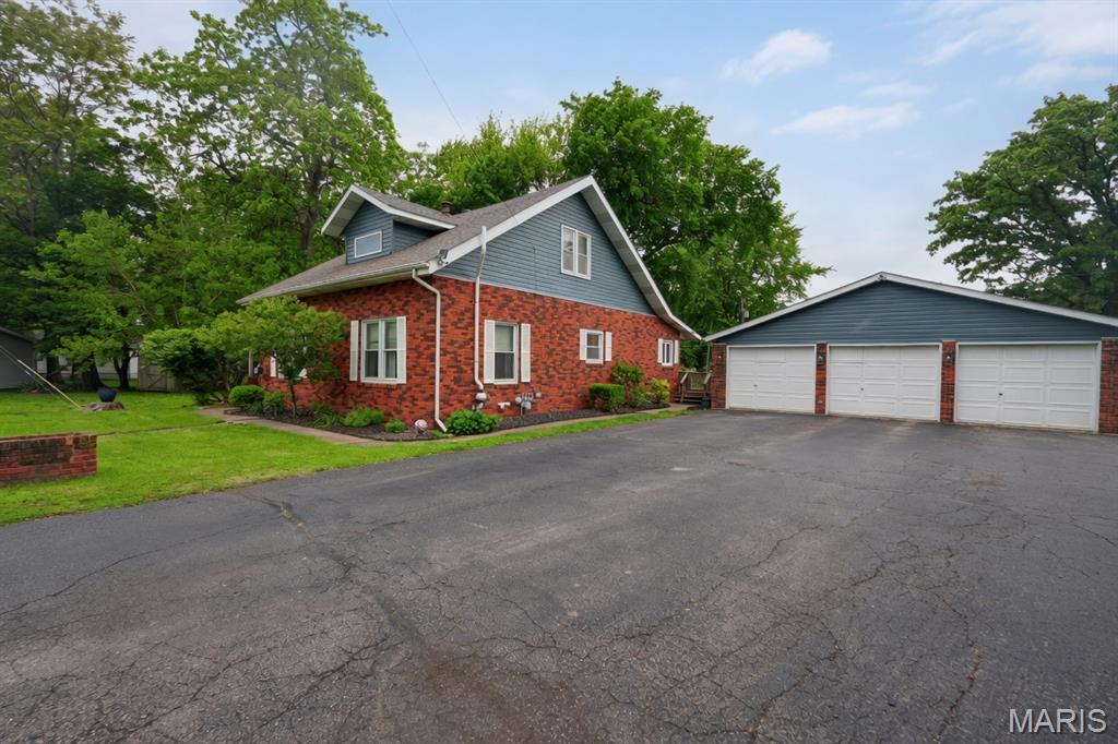 Photo of 407 E Spruce Street Gillespie IL 62033