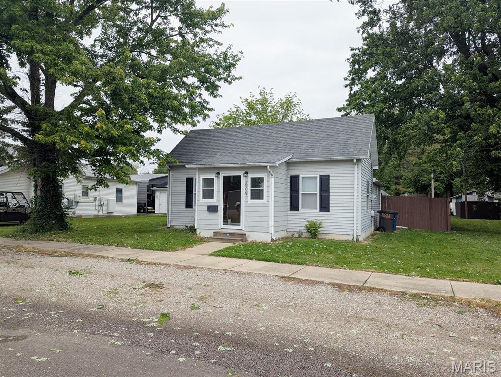 Photo of 809 E Washington Avenue Greenville IL 62246