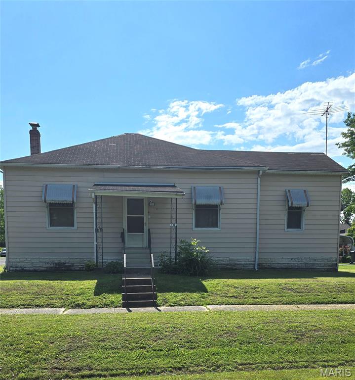 Photo of 401 S Van Buren Street New Athens IL 62264