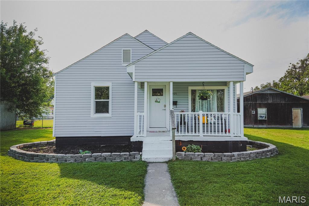 Photo of 307 N 3rd Street Chaffee MO 63740