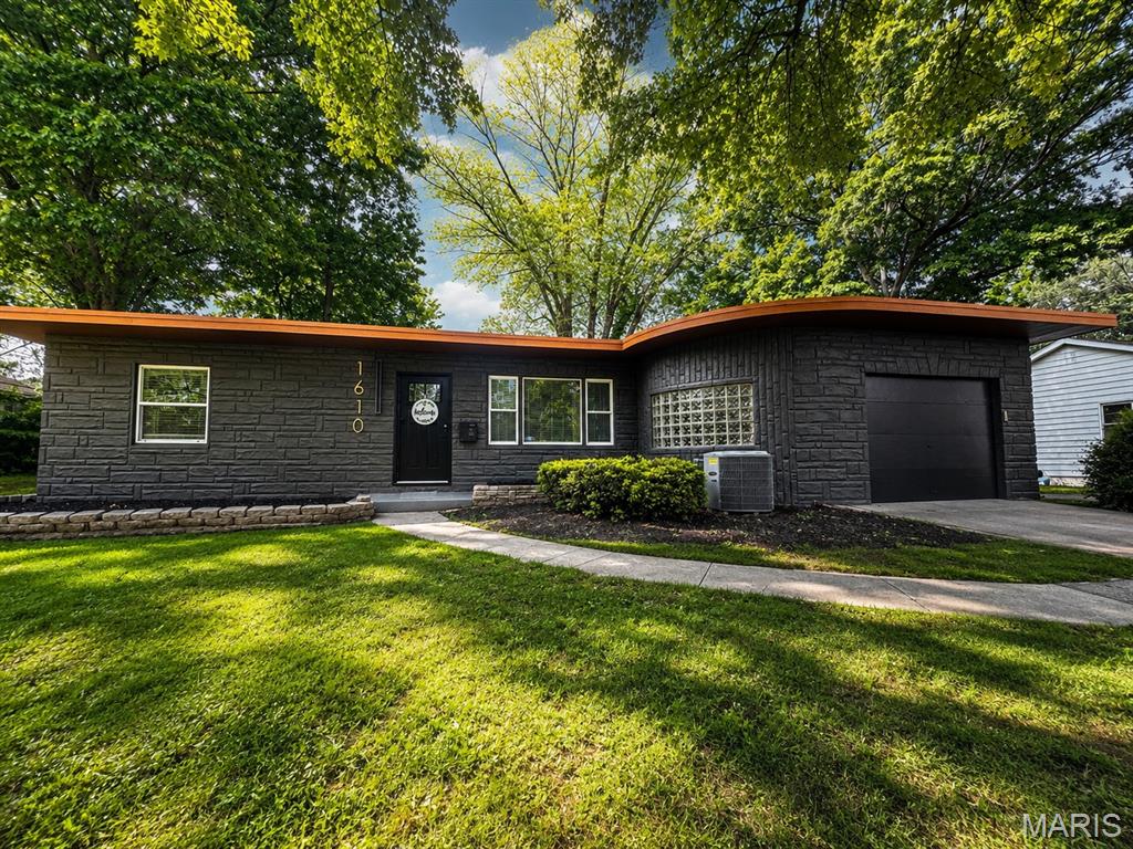 Photo of 1610 Berkley Lane Belleville IL 62226