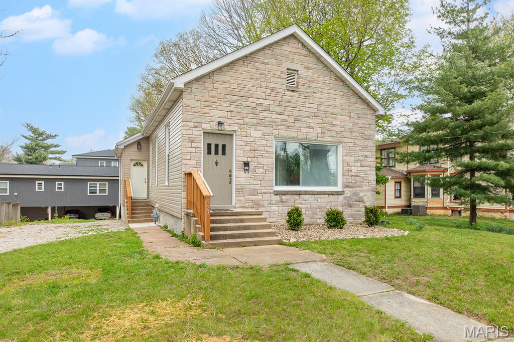 Photo of 523 Hillsboro Avenue Edwardsville IL 62025