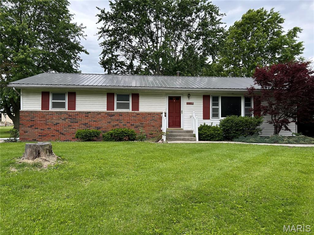 Photo of 316 Loomis Lane Carlinville IL 62626