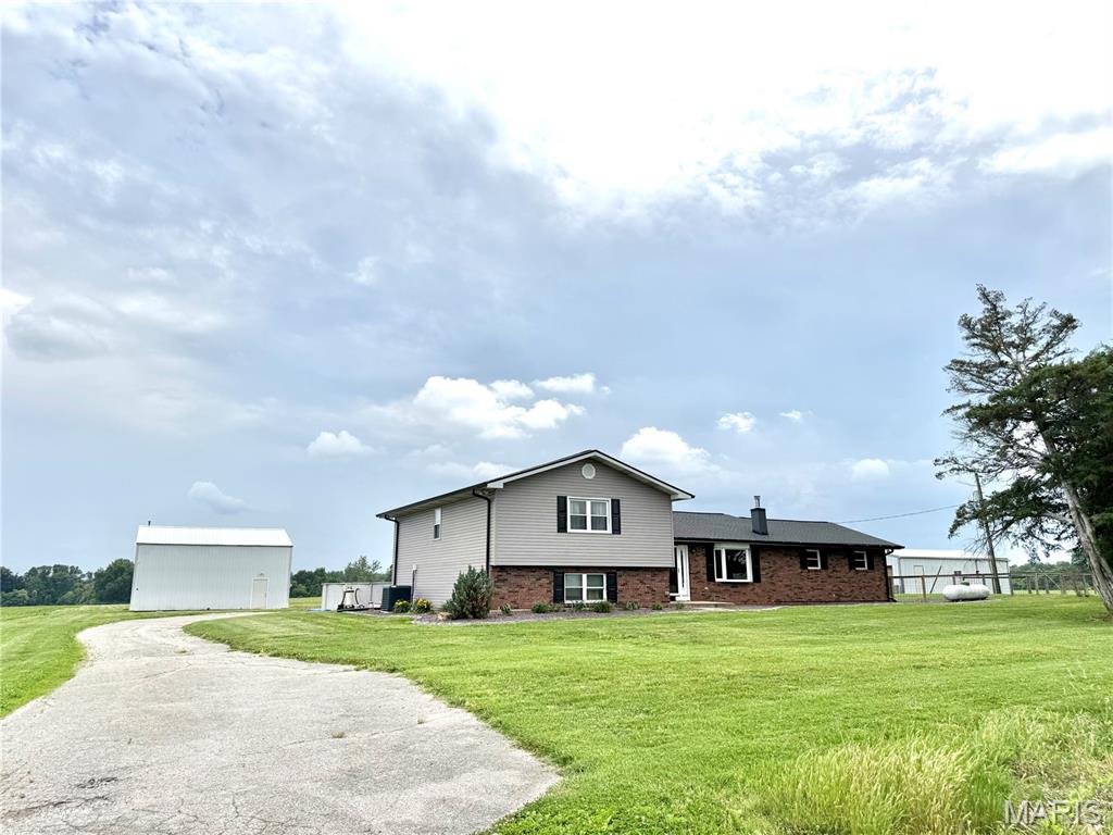 Photo of 8757 US RT 50 Lebanon IL 62254