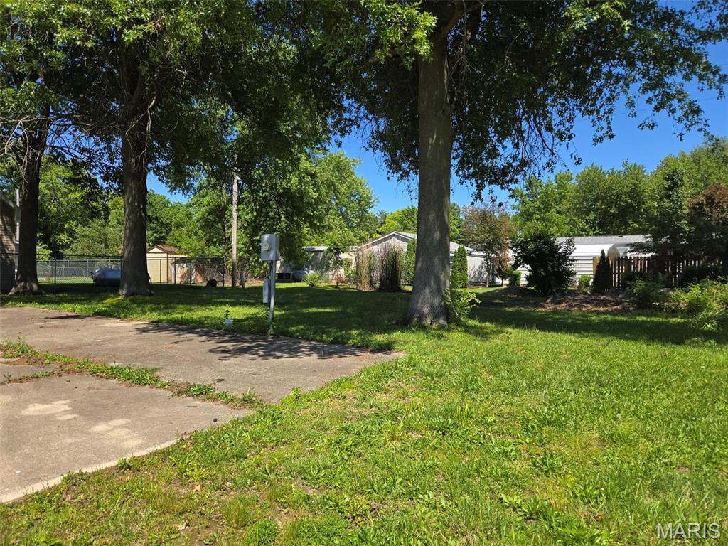 Photo of 15914 Menzel Manor Drive Carlyle IL 62231