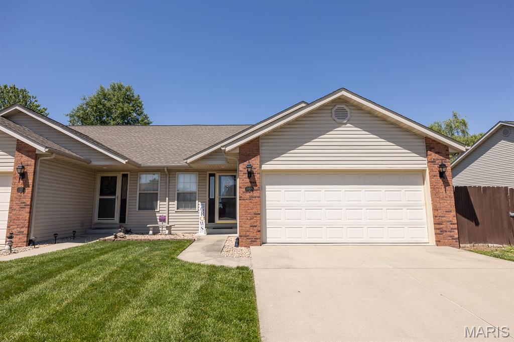 Photo of 10926 Kentfield Drive Lebanon IL 62254