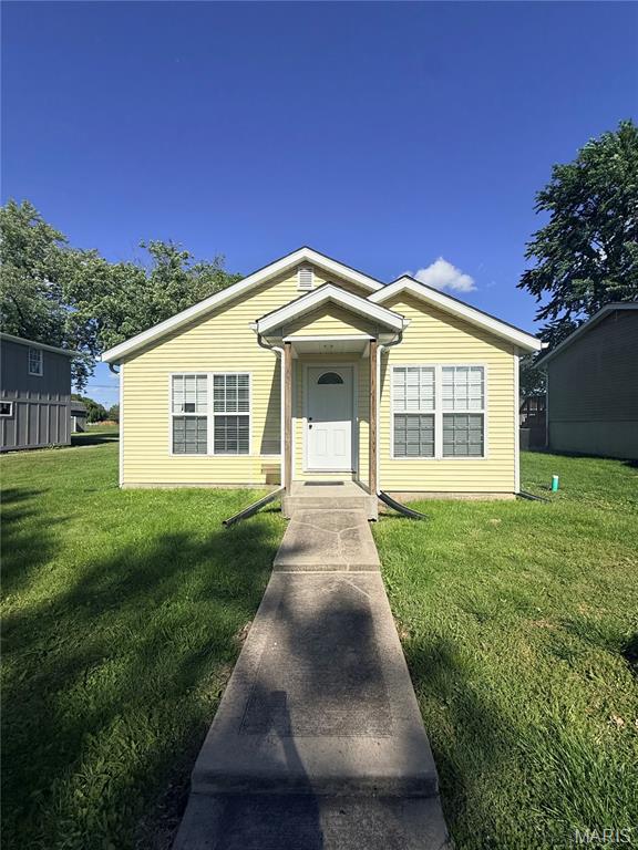 Photo of 905 Madison Street Gillespie IL 62033