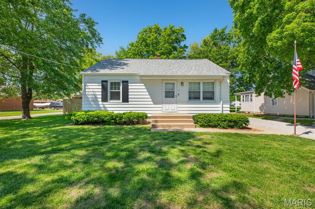 Photo of 806 Taylor Avenue Godfrey IL 62035