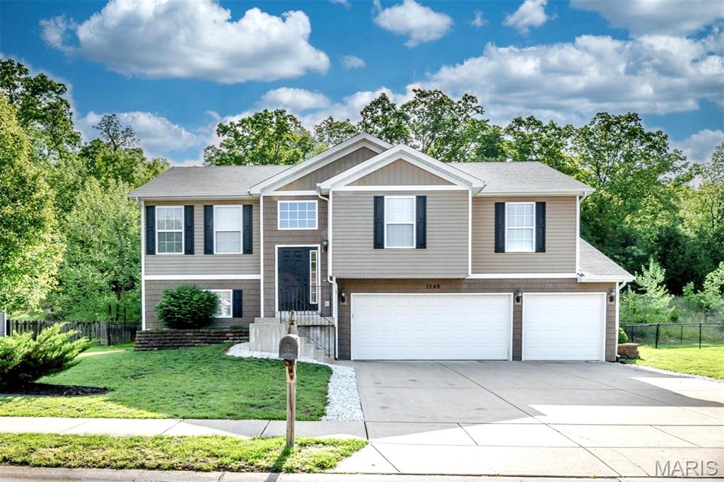Photo of 1548 St. Charles Dr Hillsboro MO 63050