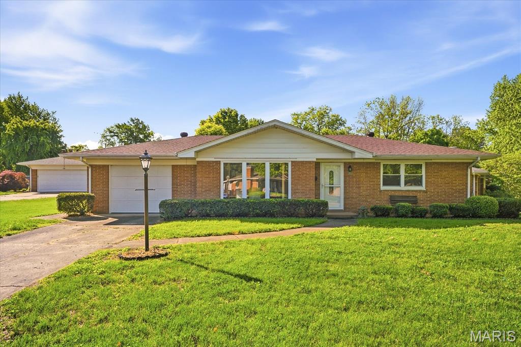 Photo of 300 Longview Drive Belleville IL 62223