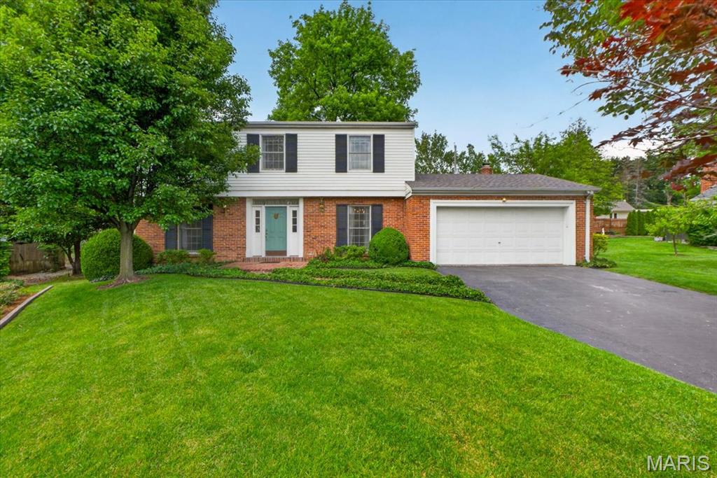 Photo of 925 Winterwood Lane Ladue MO 63124