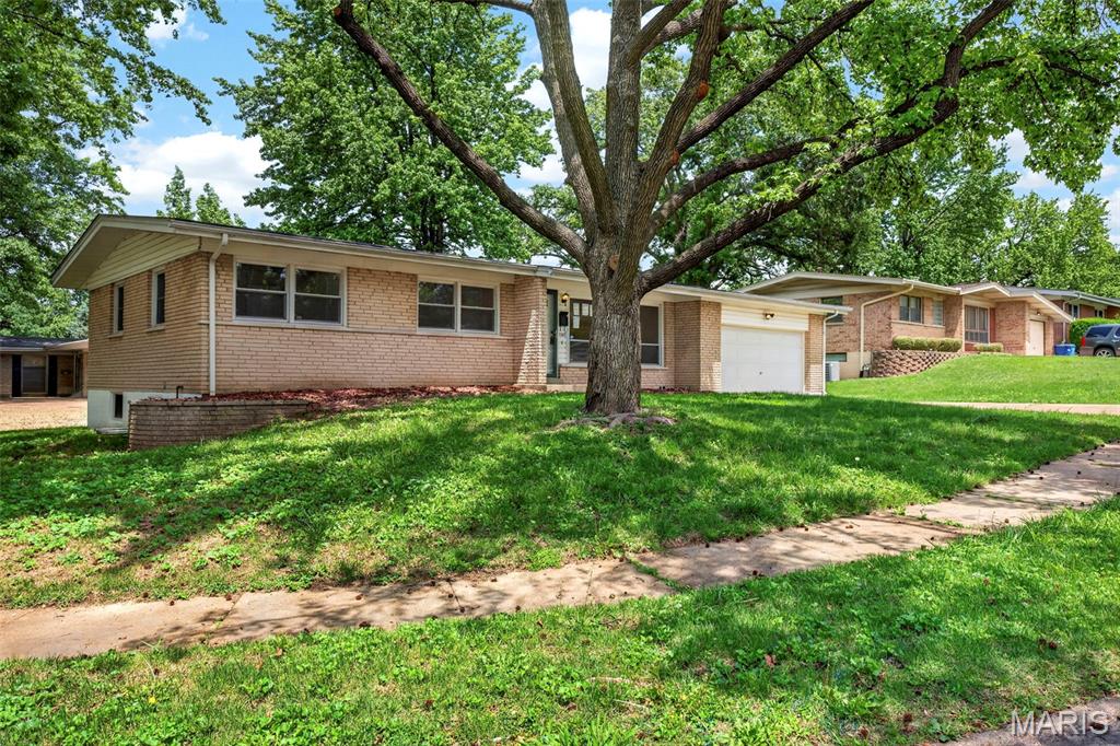 Photo of 1365 Zurich Drive Florissant MO 63031