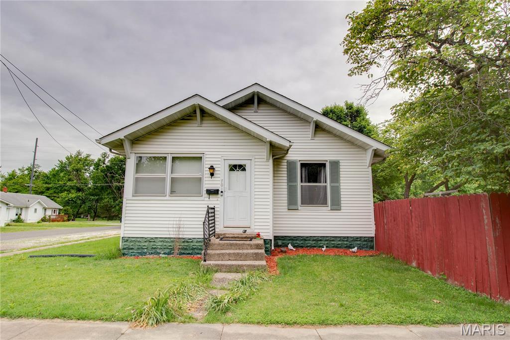 Photo of 701 E Chestnut Street Gillespie IL 62033