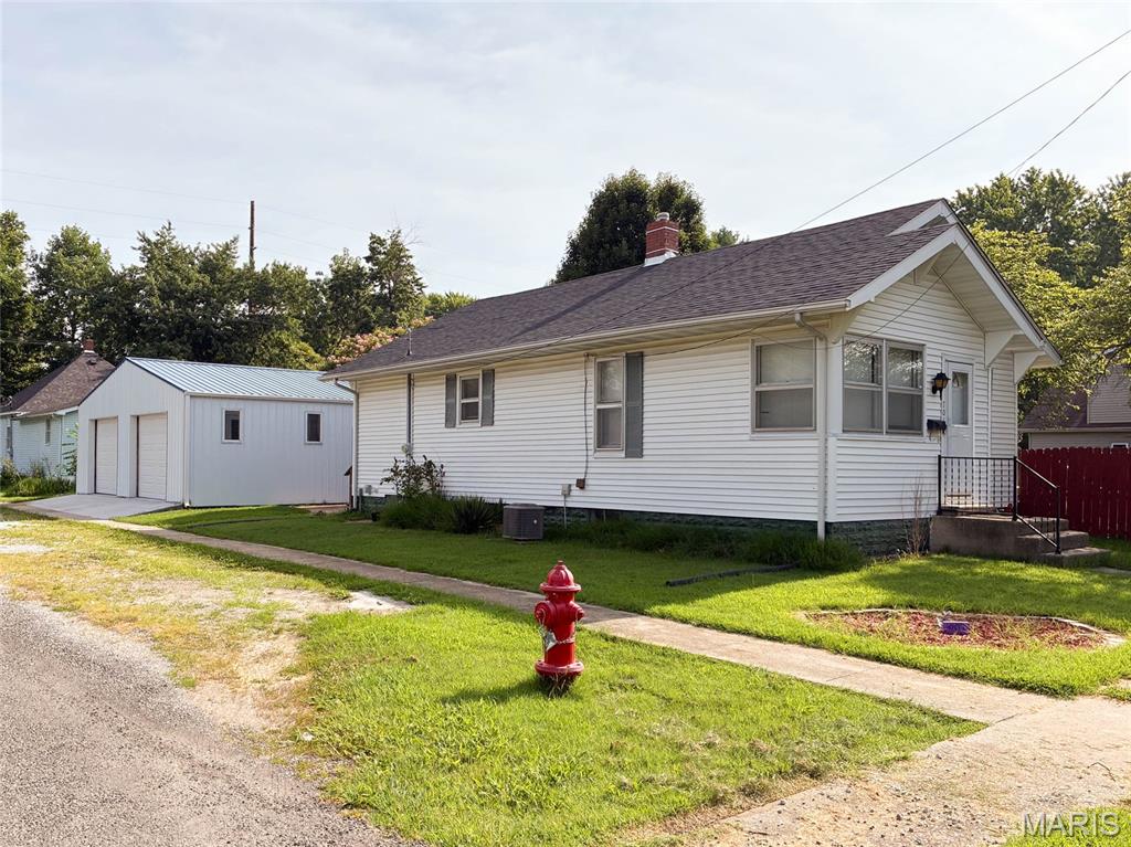 Photo of 701 E Chestnut Street Gillespie IL 62033