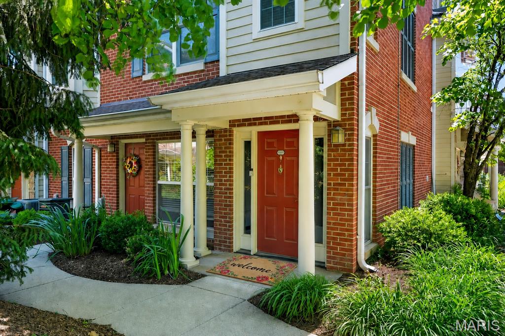 Photo of 2662 S McKnight Crossing Court Rock Hill MO 63124
