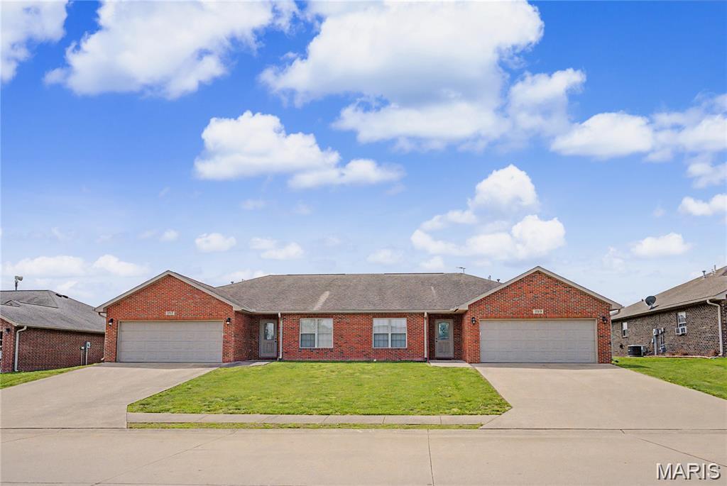 Photo of 387/389 W Deerwood Drive Jackson MO 63755
