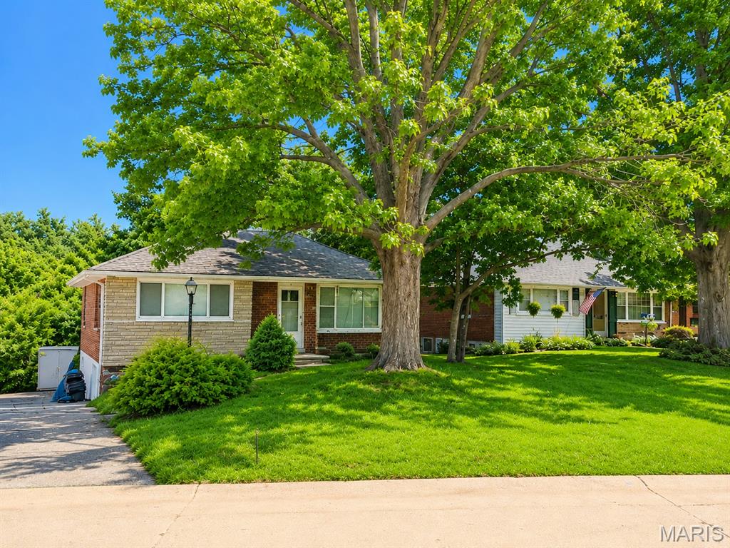 Photo of 9723 Graystone Terrace Rock Hill MO 63119