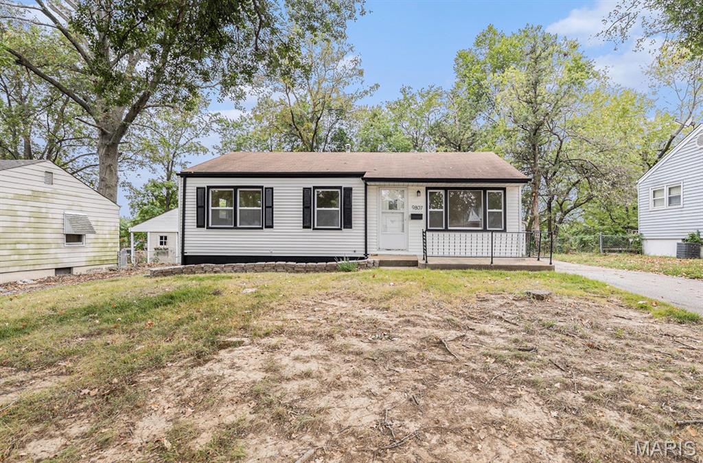 Photo of 9807 Eastdell Dr St Louis MO 63136