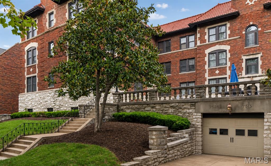Photo of 7525 Buckingham Drive #1N St Louis MO 63105
