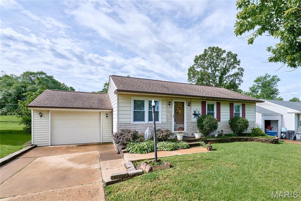 Photo of 10808 Three Court Drive St Louis MO 63123