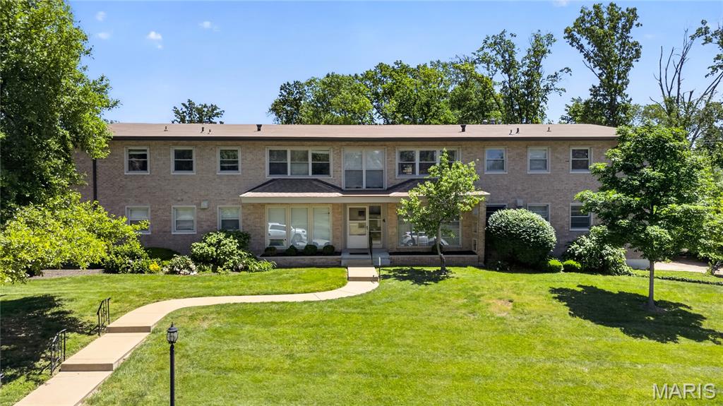 Photo of 4 Delcrest Court #101 University City MO 63124