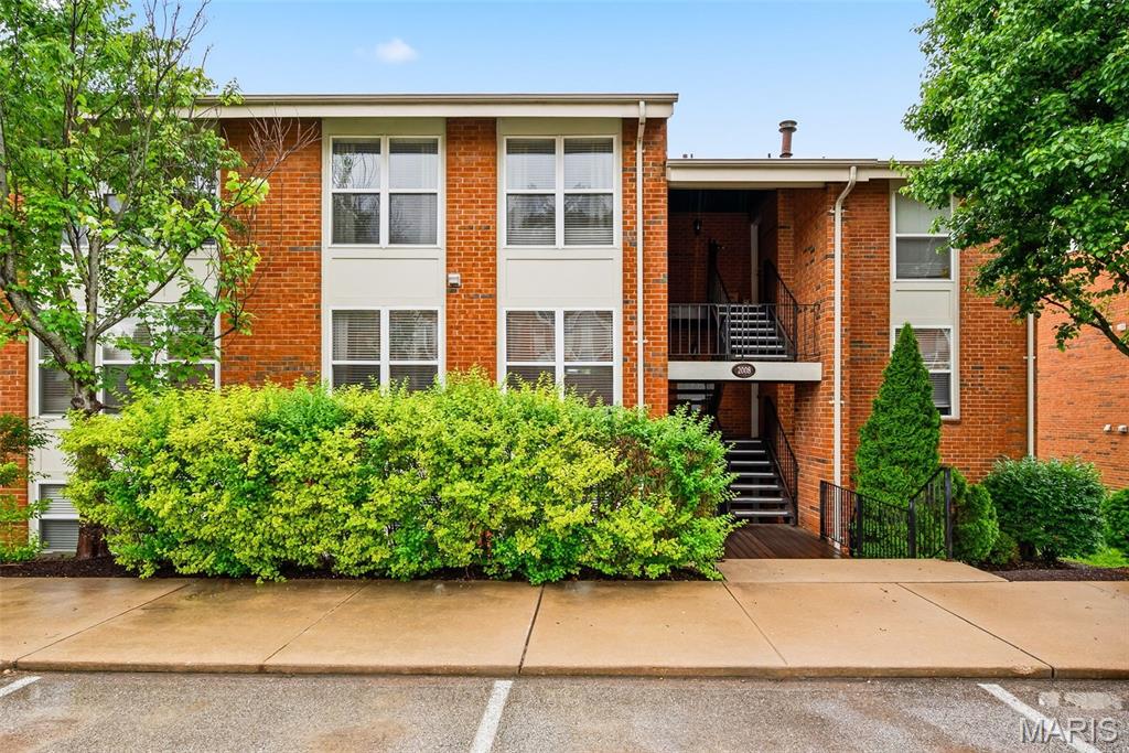 Photo of 2008 Greenglen Drive #203 Kirkwood MO 63122