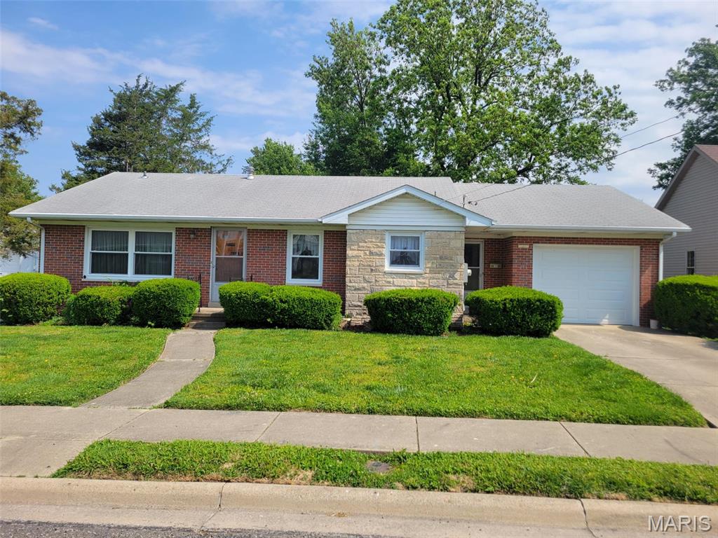 Photo of 193 E Walnut Street Nashville IL 62263