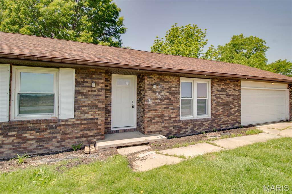Photo of 507 Walnut Street Hillsboro IL 62049