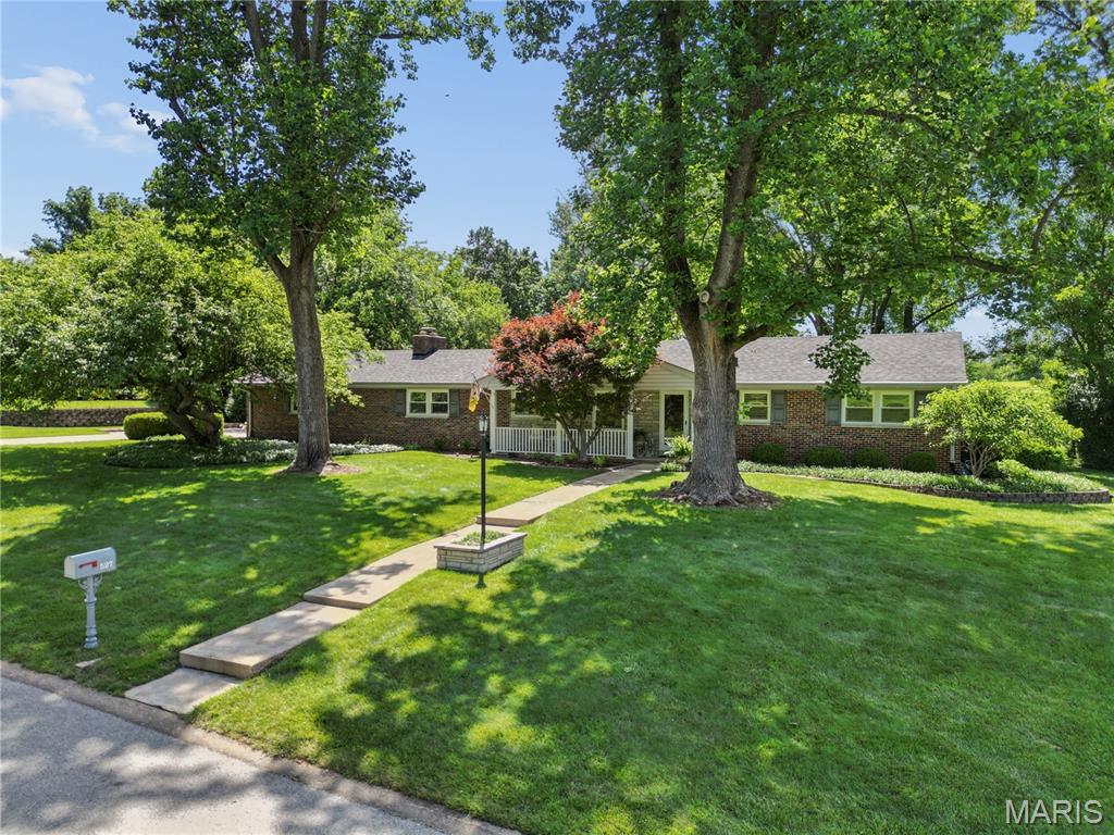 Photo of 527 Fairways Circle Creve Coeur MO 63141