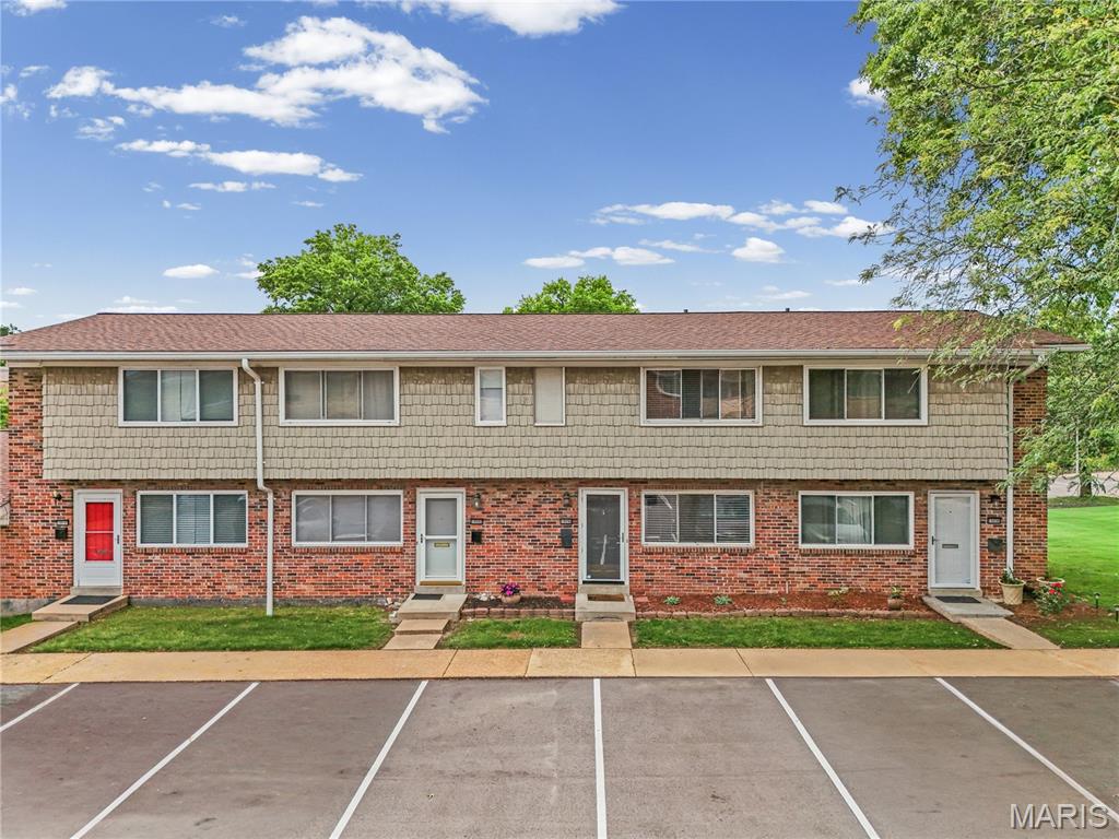 Photo of 10694 Carroll Wood Way St Louis MO 63128