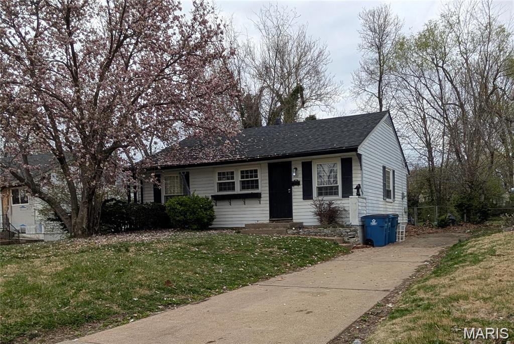 Photo of 213 Cameron Road St Louis MO 63137