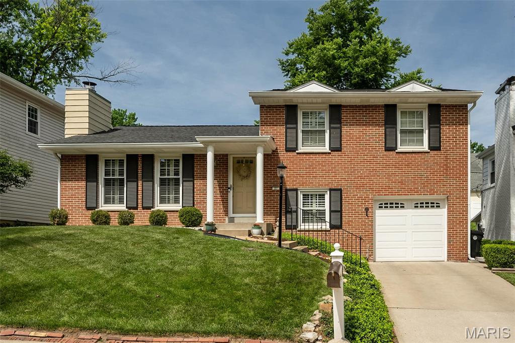 Photo of 27 Millbrook Lane St Louis MO 63122