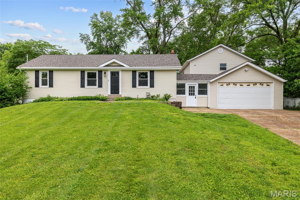Photo of 11304 De Runtz Avenue Maryland Heights MO 63043