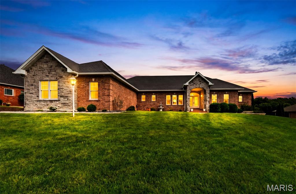 Photo of 823 Ridge Road Waterloo IL 62298