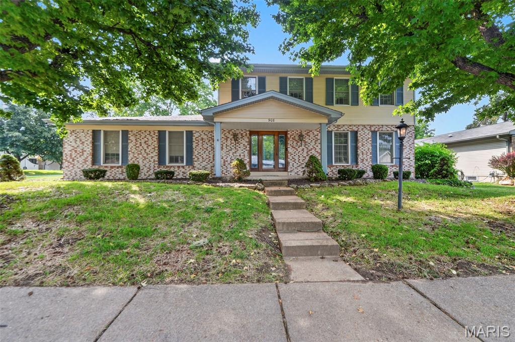 Photo of 908 Devonshire Lane St Charles MO 63301