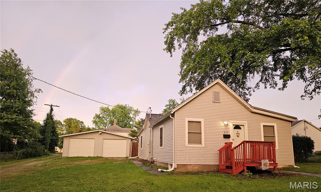 Photo of 635 S Oak Street Hillsboro IL 62049