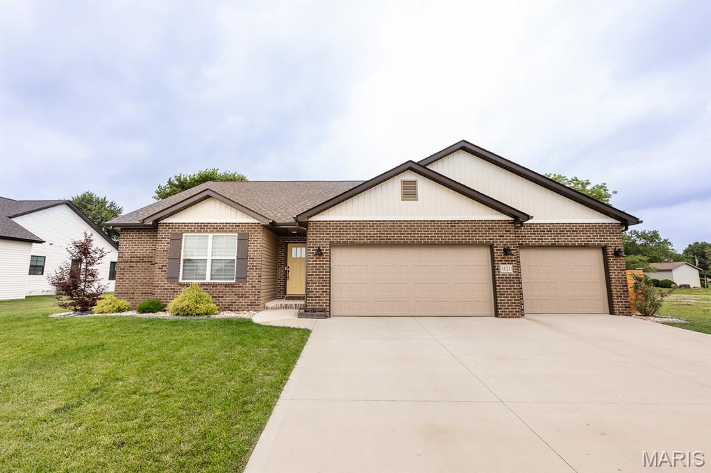 Photo of 1121 Menominee Trail Mascoutah IL 62258