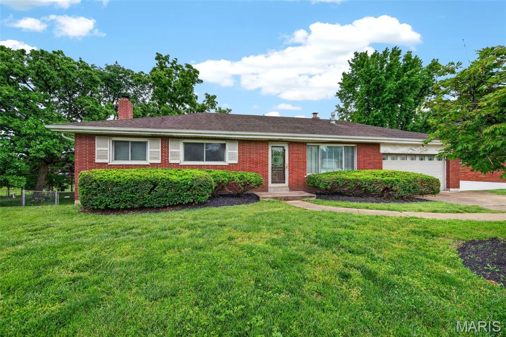 Photo of 11820 Parklind Drive Sunset Hills MO 63127