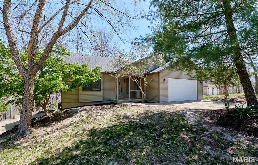 Photo of 157 S Kings Road Lake Sherwood MO 63357