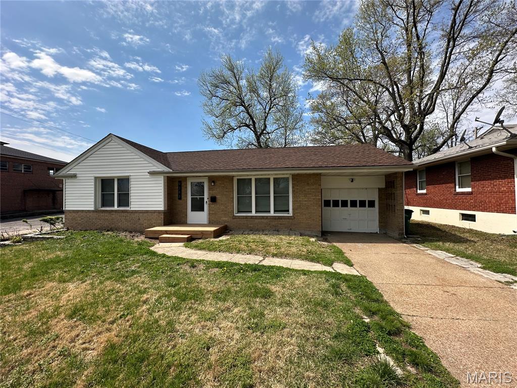 Photo of 9343 Duenke Dr St Louis MO 63137