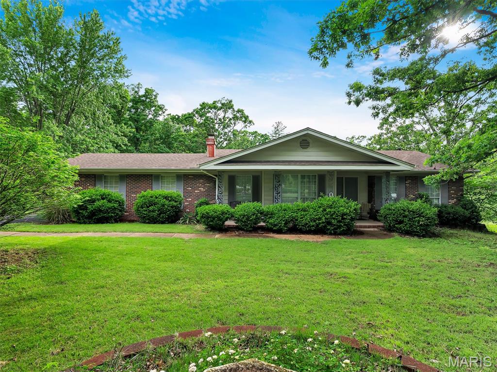 Photo of 43 E Nottingham Circle Sullivan MO 63080