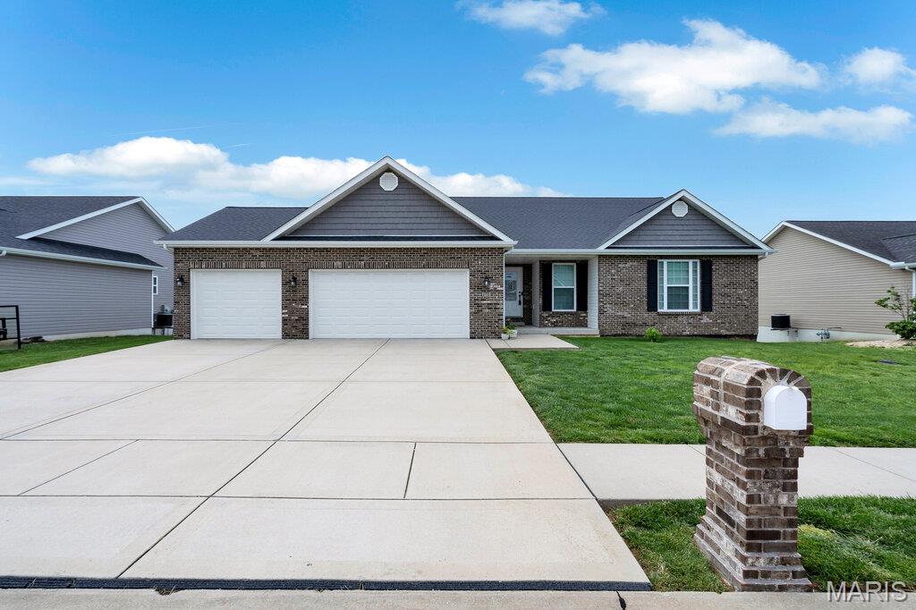 Photo of 1018 Creekside Drive Waterloo IL 62298
