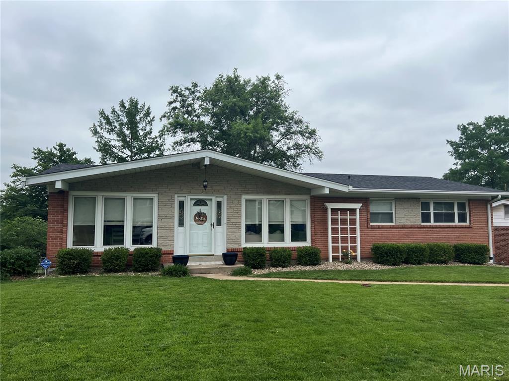 Photo of 4640 Tauneybrook Drive St Louis MO 63128