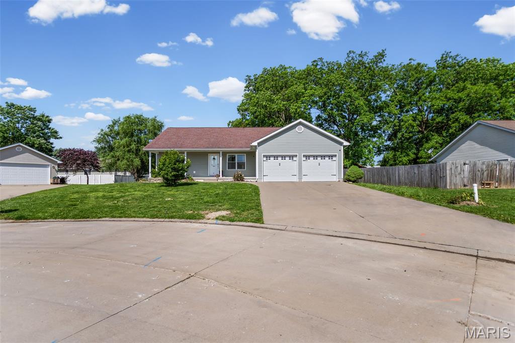 Photo of 902 Lillian Court Jerseyville IL 62052