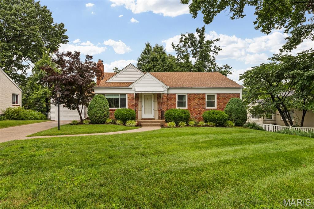Photo of 527 Sunningwell Drive Webster Groves MO 63119