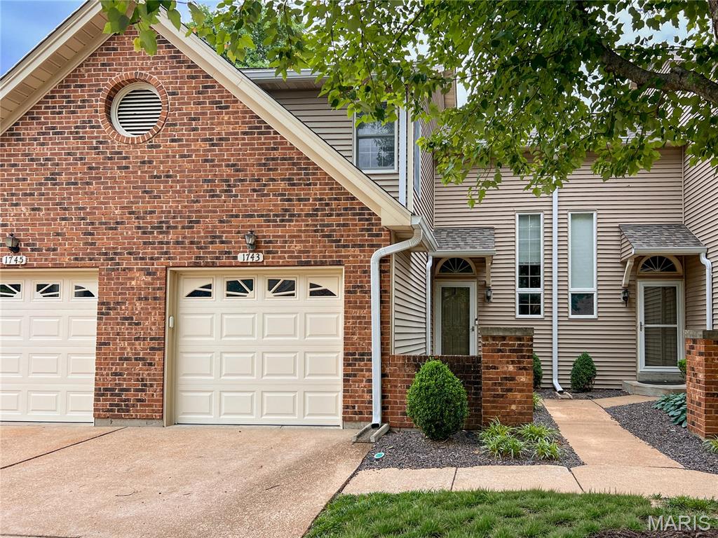 Photo of 1743 Blue Oak Drive Chesterfield MO 63017