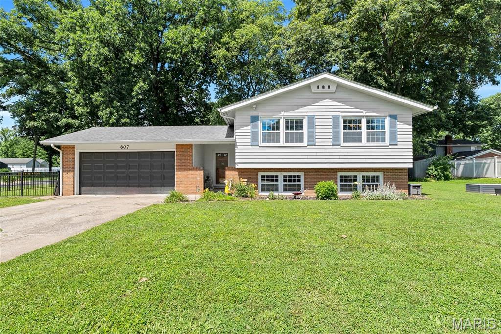 Photo of 607 N 10th Street Mascoutah IL 62258