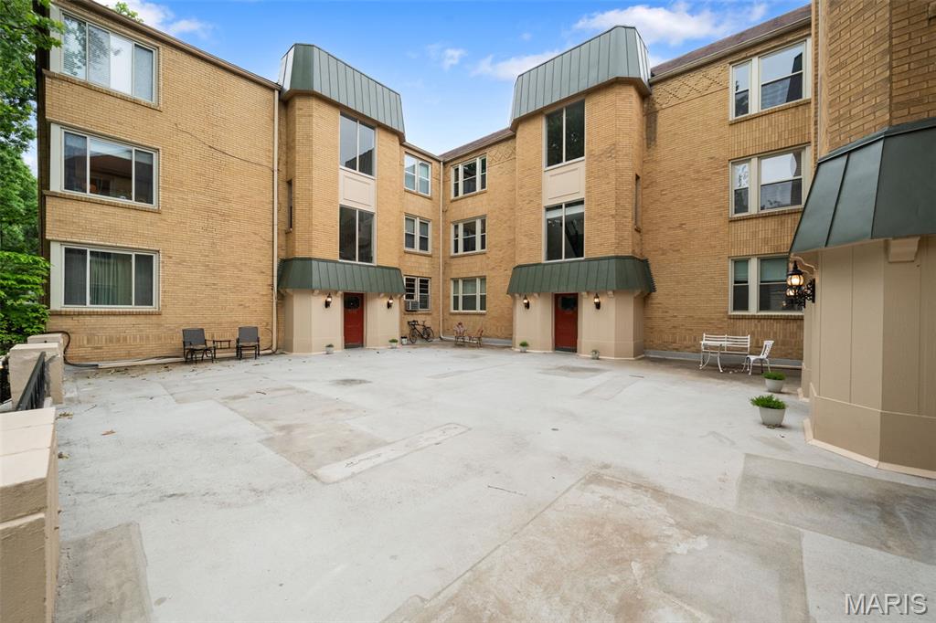 Photo of 7542 York Drive #3E St Louis MO 63105