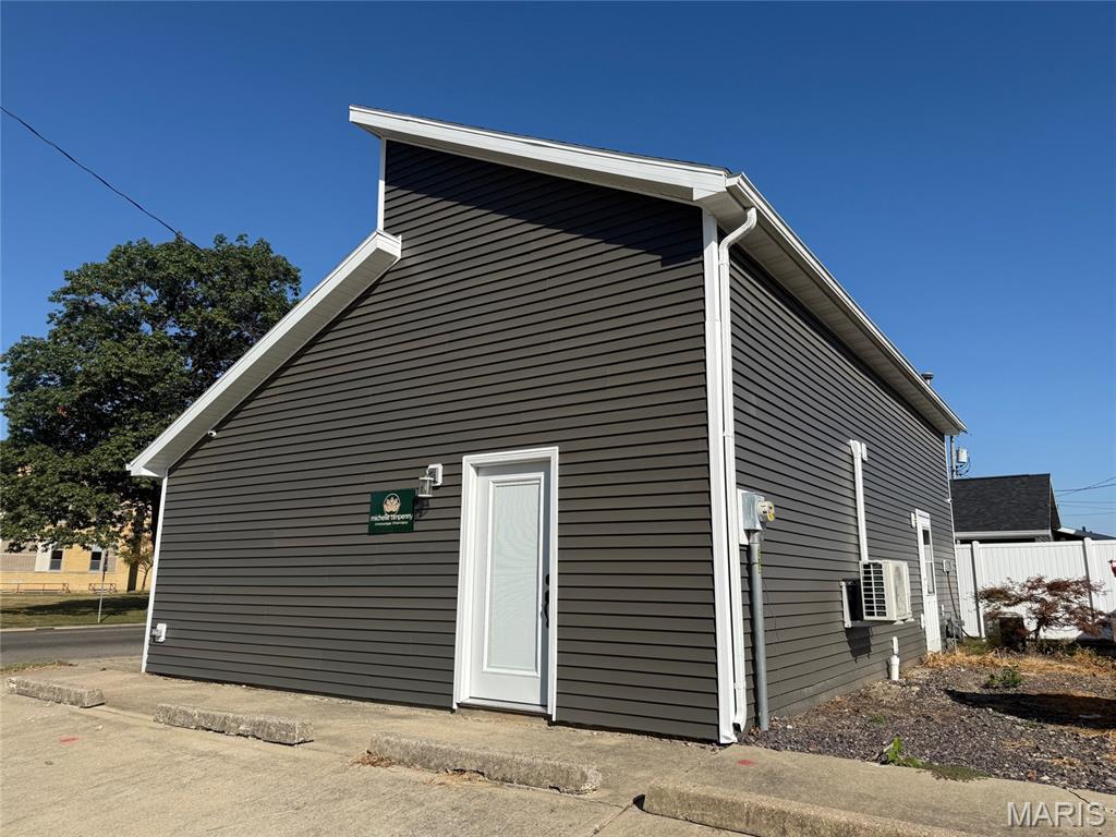 Photo of 1210 N 8th Street Vandalia IL 62471