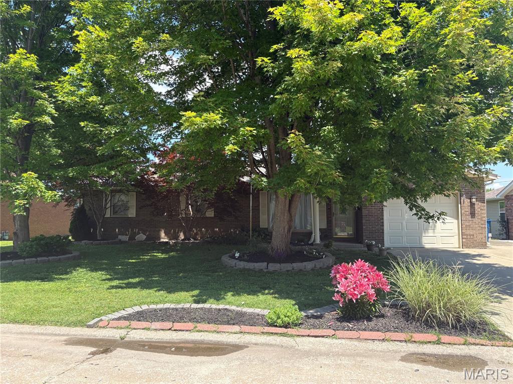 Photo of 33 Snowbird Lane Granite City IL 62040